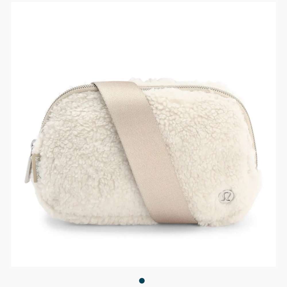 Lululemon Everywhere Belt Bag 1L